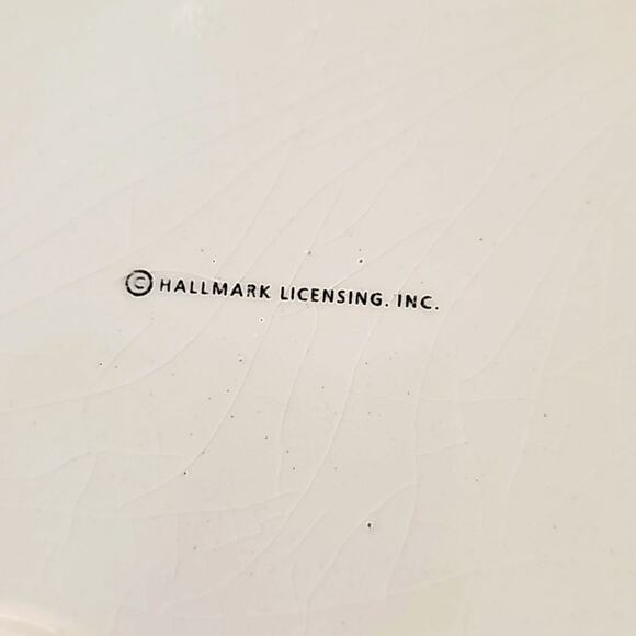 Hallmark Chubby Snowmen Salt & Pepper Shakers on a Stand of Snow 3.75" x 5" - Picture 9 of 9